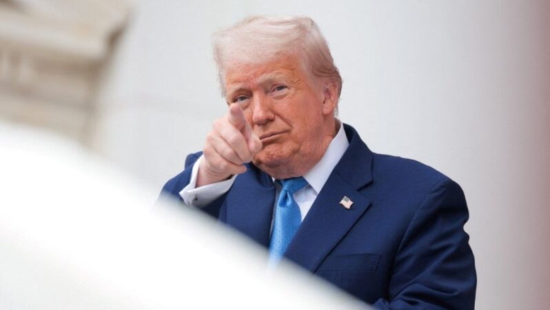 Trump: Powell gerçek bir aptal