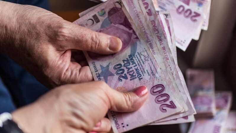 Memur ve emekli zammı Temmuz 2025: Maaşlar ne kadar olacak, yüzde kaç zam yapılacak? 6 aylık enflasyon farkı için gözler o tarihte!