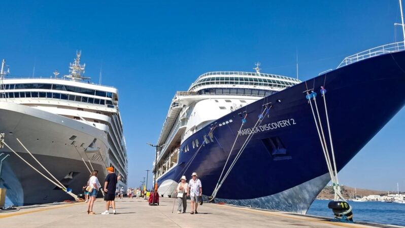 Bodrum’a iki kruvaziyerle 2 bin 482 yolcu geldi